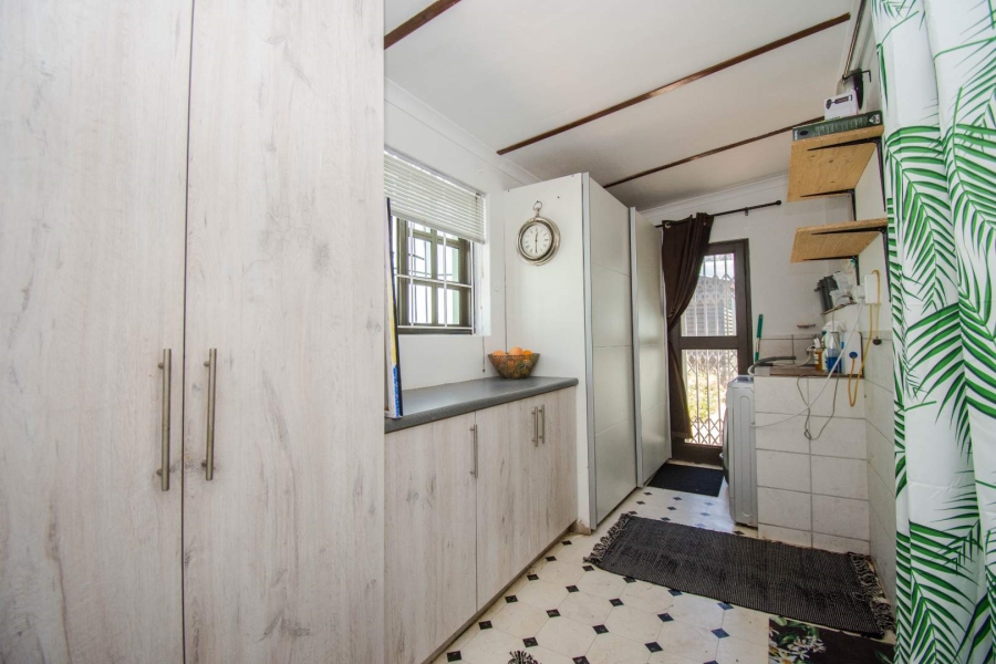 4 Bedroom Property for Sale in Mountainside Western Cape